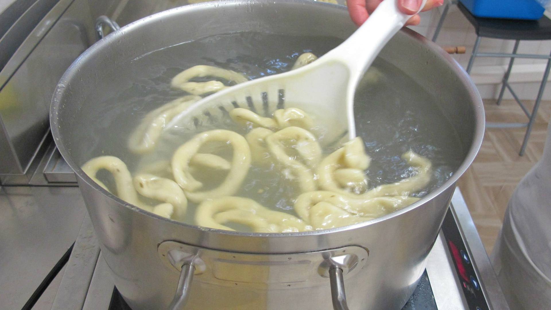 Chi Siamo Taralli Santamaria - Fase della bollitura